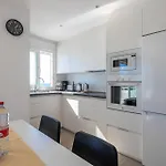 Vacacional En Edificio Torresol, Primera Linea De Playa * 네르하
